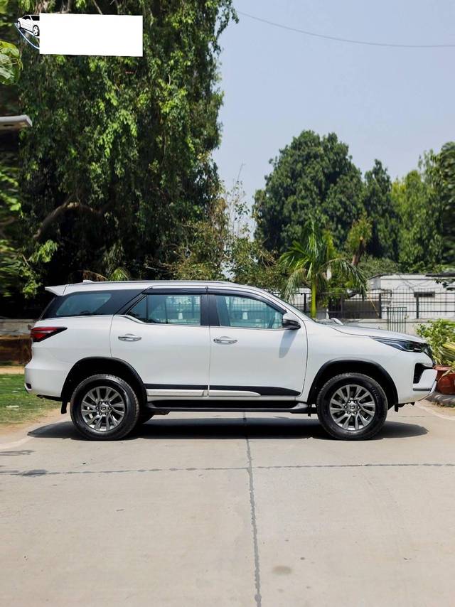 https://images10.gaadi.com/usedcar_image/4599282/original/processed_a7060c6b-5162-45a9-a426-86e6d239058f.jpg?imwidth=6401