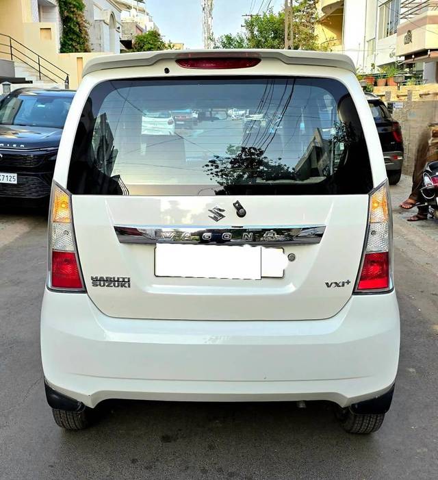 https://images10.gaadi.com/usedcar_image/4599289/original/processed_75fe9022851f551aedcd1d46416e8c56.jpg?imwidth=6402