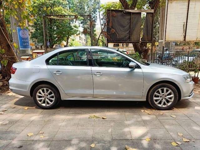https://images10.gaadi.com/usedcar_image/4599299/original/processed_462f96ca3ab97f823088c3b6edcac15c.jpg?imwidth=6401