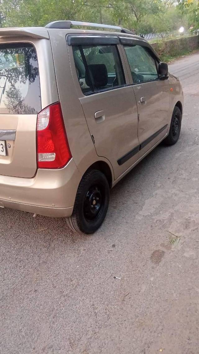 https://images10.gaadi.com/usedcar_image/4599316/original/processed_ad420f2a758cccded891ff29fe28b1dc.jpg?imwidth=6401