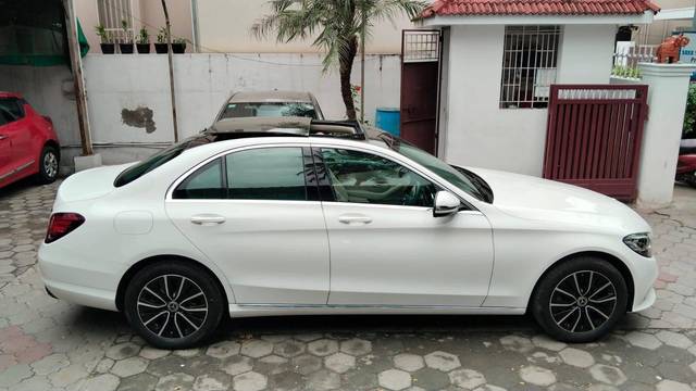 https://images10.gaadi.com/usedcar_image/4599324/original/processed_c8b4555eca6333e8b7a912d283e8c851.jpg?imwidth=6401