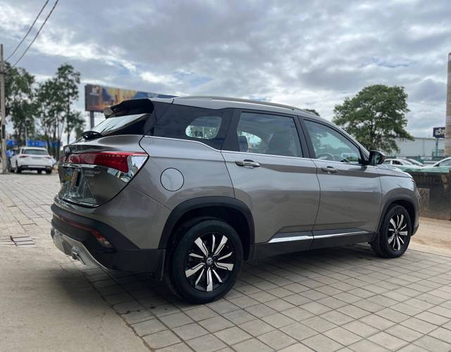 https://images10.gaadi.com/usedcar_image/4599327/original/processed_bf5d59359d30dc84f562822c7fe8cca7.jpg?imwidth=6401