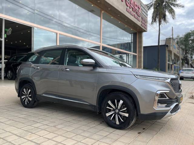 https://images10.gaadi.com/usedcar_image/4599327/original/processed_c047109a3e67428fc1dd219e714381b3.jpg?imwidth=6400
