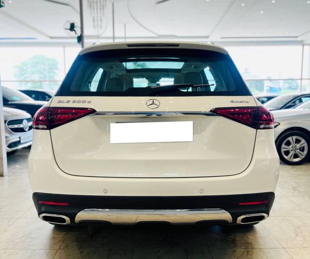 https://images10.gaadi.com/usedcar_image/4599338/original/processed_5e682fd2c6f3bac8102ffdbfcb4a6550.jpg?imwidth=6401