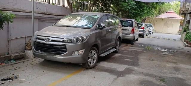 https://images10.gaadi.com/usedcar_image/4599342/original/processed_ec4d441285e540d7f8ed5fc09a639302.jpg?imwidth=6402