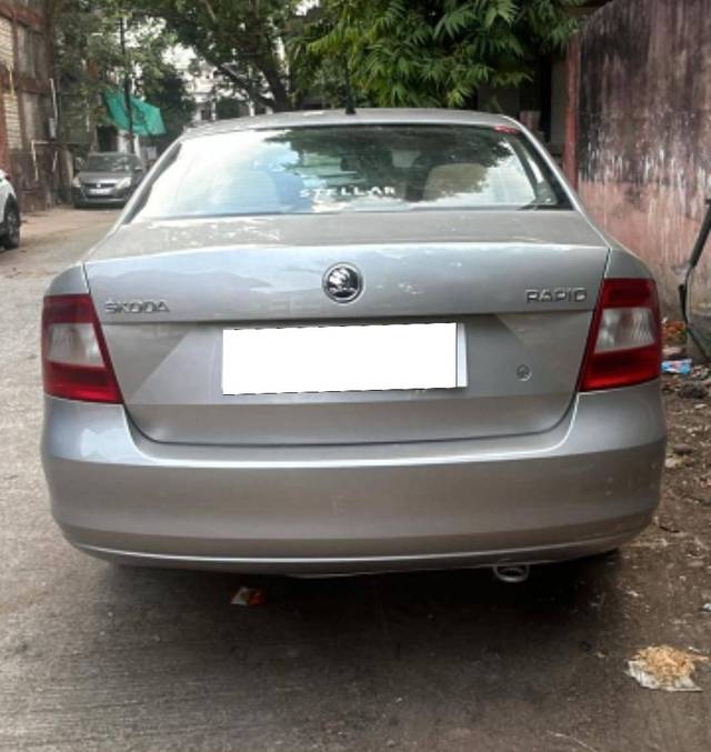 https://images10.gaadi.com/usedcar_image/4599346/original/processed_861a3b704ec85ab5419752e0715b1413.jpg?imwidth=6401
