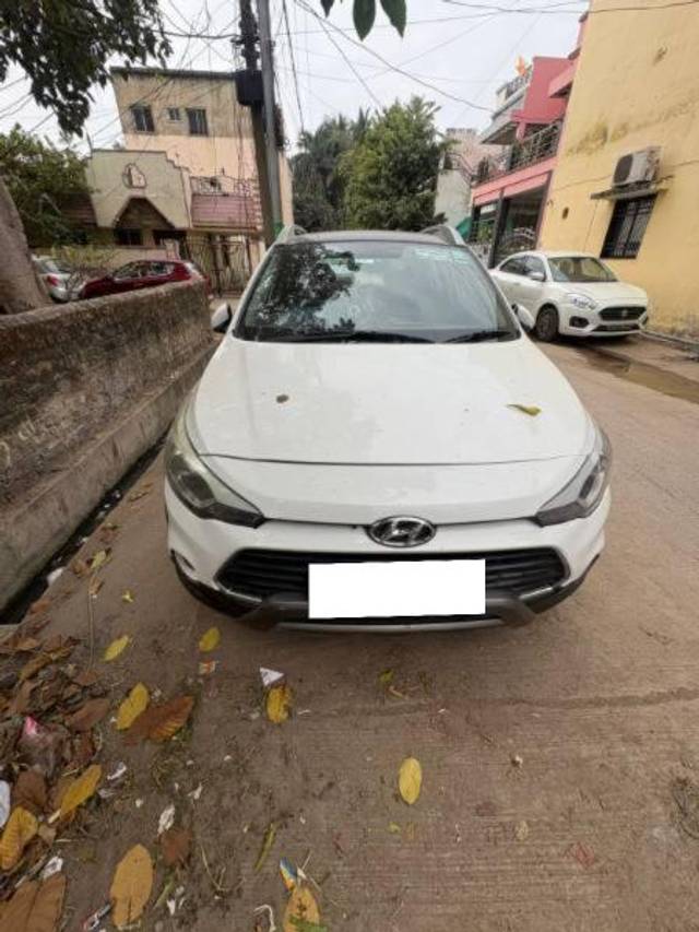 https://images10.gaadi.com/usedcar_image/4599347/original/processed_db411013-a1e9-4963-9946-c3c92ec8cc03.jpg?imwidth=6400