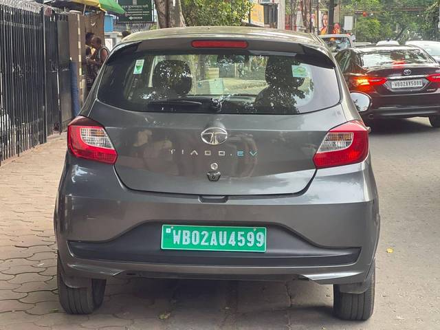 https://images10.gaadi.com/usedcar_image/4599423/original/processed_412698cf31fc8bc5ef39bb5ede575f39.jpg?imwidth=6401