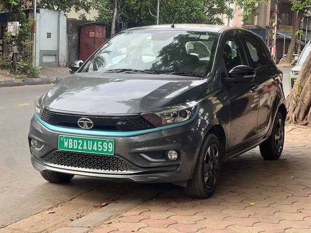 https://images10.gaadi.com/usedcar_image/4599423/original/processed_5430b44582f001e4d8dcb0e27457f28f.jpg?imwidth=6402
