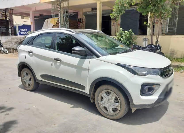 https://images10.gaadi.com/usedcar_image/4599424/original/c83d3306-690e-41cf-89a5-4225b5d18307.png?imwidth=6400
