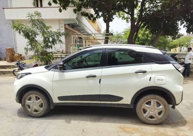 https://images10.gaadi.com/usedcar_image/4599424/original/processed_f809dca5-e793-47a1-b6be-d128959f5f1d.jpg?imwidth=6402