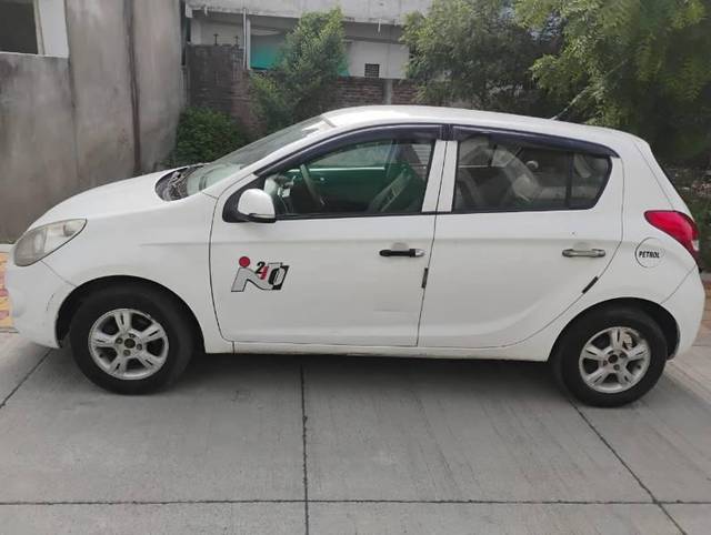 https://images10.gaadi.com/usedcar_image/4599425/original/processed_0ced6955-3d93-474e-b69e-c367542fbacf.jpeg?imwidth=6402