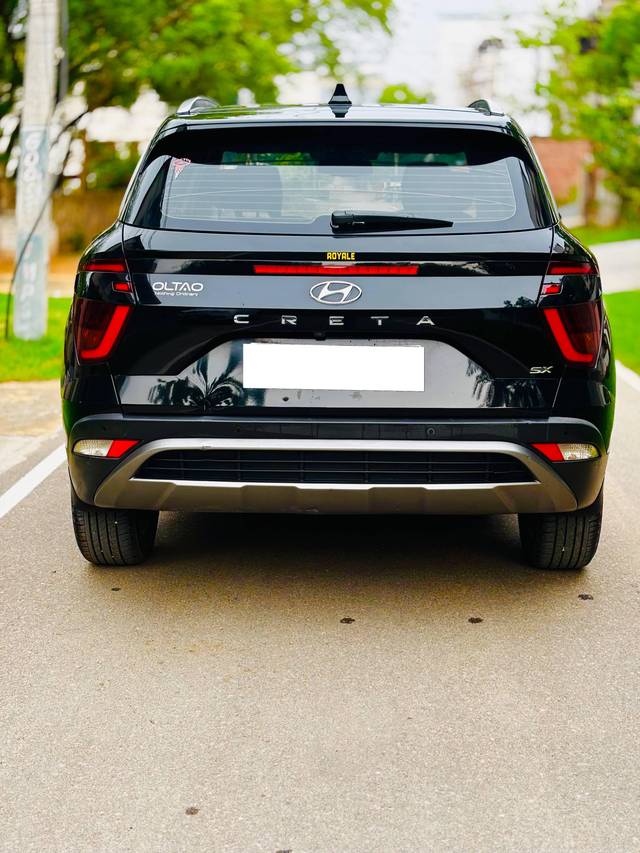 https://images10.gaadi.com/usedcar_image/4599434/original/processed_2eb36bd7-2850-4bdd-869c-ce7387e960ae.jpg?imwidth=6401