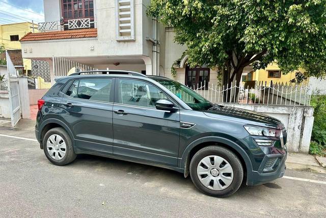 https://images10.gaadi.com/usedcar_image/4599446/original/processed_2795b1c126d601f02228175c2e37693e.jpeg?imwidth=6400