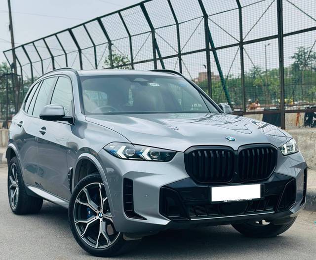 https://images10.gaadi.com/usedcar_image/4599472/original/processed_19d1b968659870535e9babba8b661d39.jpg?imwidth=6400