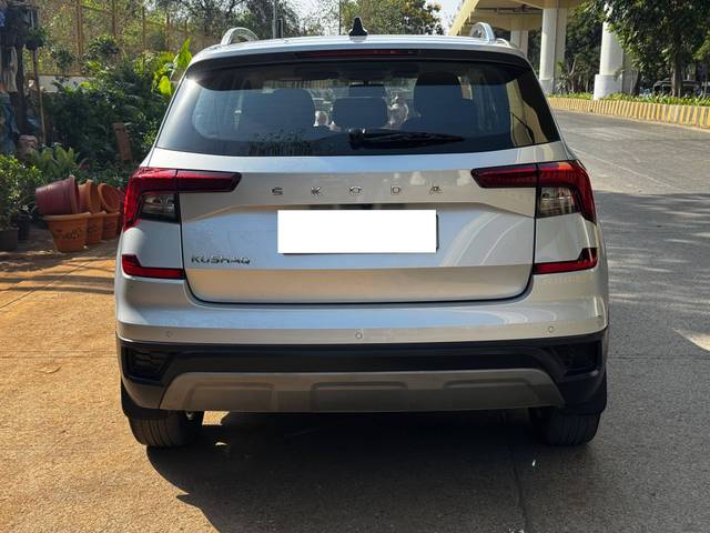 https://images10.gaadi.com/usedcar_image/4599473/original/processed_885cecd1445a19540e466b03c92e7966.jpg?imwidth=6402