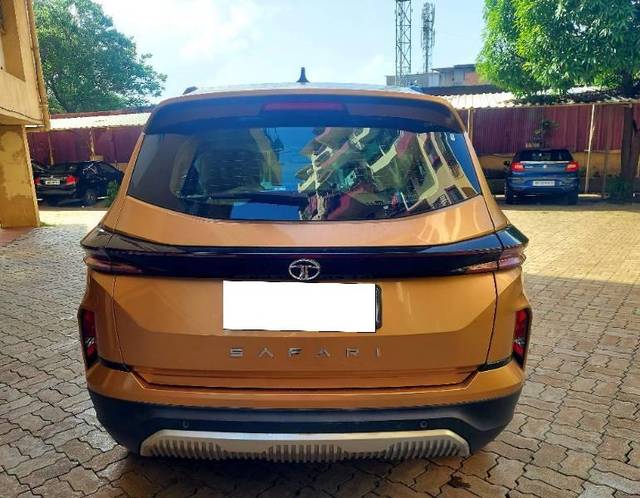https://images10.gaadi.com/usedcar_image/4599477/original/processed_2e93c55f-ece2-4af8-8143-661acedf2301.jpg?imwidth=6401