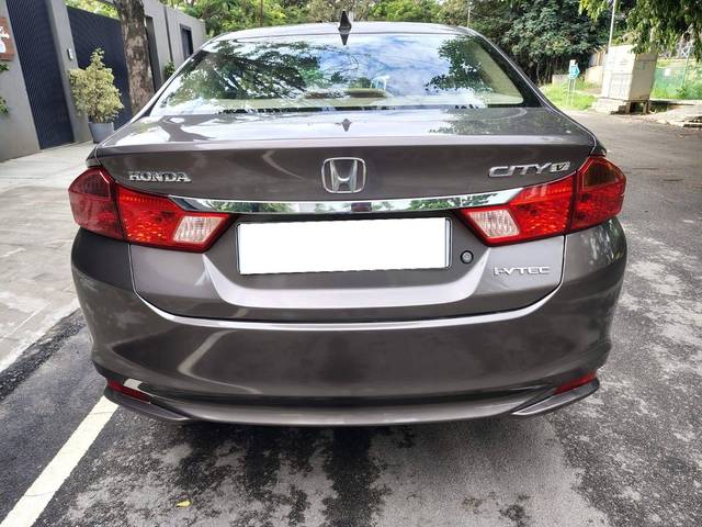 https://images10.gaadi.com/usedcar_image/4599484/original/processed_2a08b0c7cdb9e2ac0ee0ce6d7d7701b0.jpeg?imwidth=6402