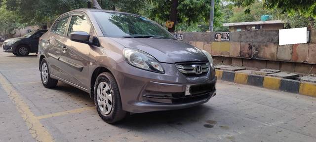 https://images10.gaadi.com/usedcar_image/4599558/original/processed_a4cd7e28c99075af9d48322a0a514005.jpg?imwidth=6400