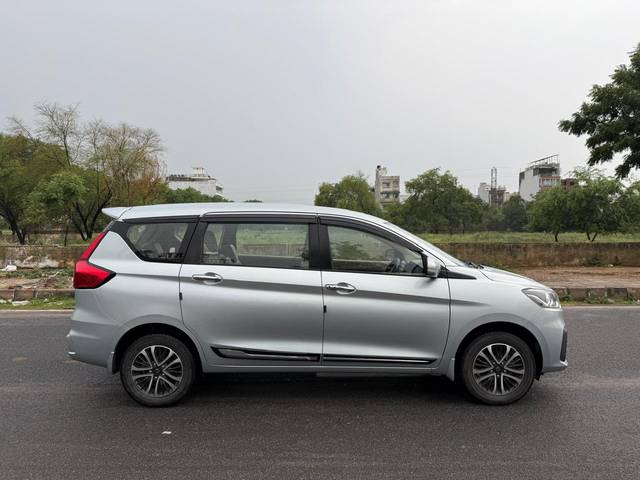 https://images10.gaadi.com/usedcar_image/4599559/original/08e84086e9529100a23a74138c149b03.jpg?imwidth=6401