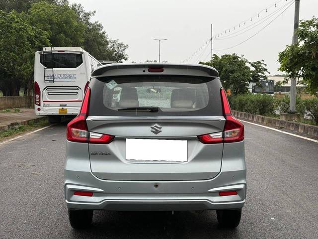 https://images10.gaadi.com/usedcar_image/4599559/original/processed_f6e64b7e86b81e6dcce586b8ae7d5182.jpg?imwidth=6402