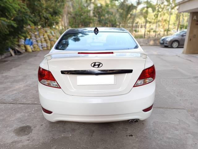 https://images10.gaadi.com/usedcar_image/4599569/original/processed_d716173edae7b52910f45895968c11a9.jpg?imwidth=6402