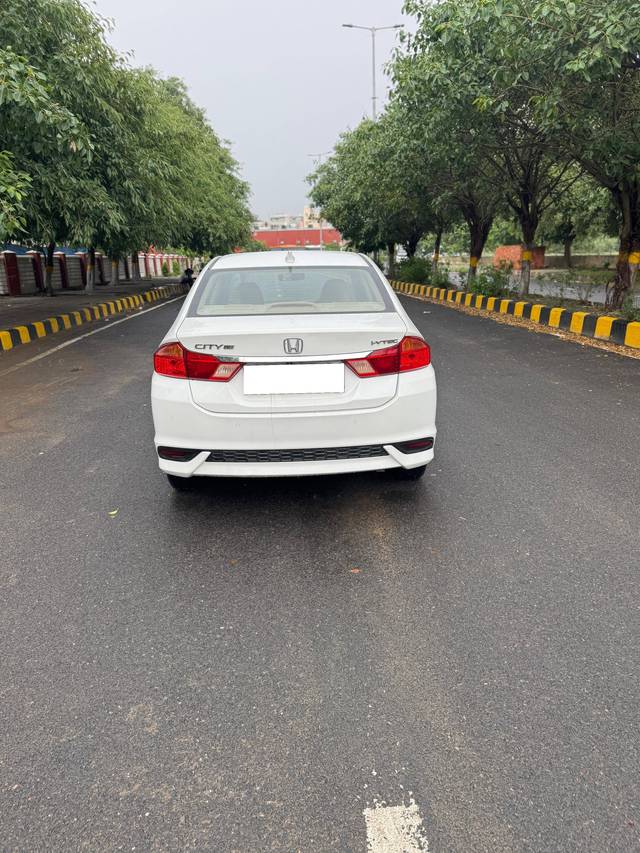 https://images10.gaadi.com/usedcar_image/4599574/original/processed_655c94aa88a902ac0858892735193de0.jpg?imwidth=6402