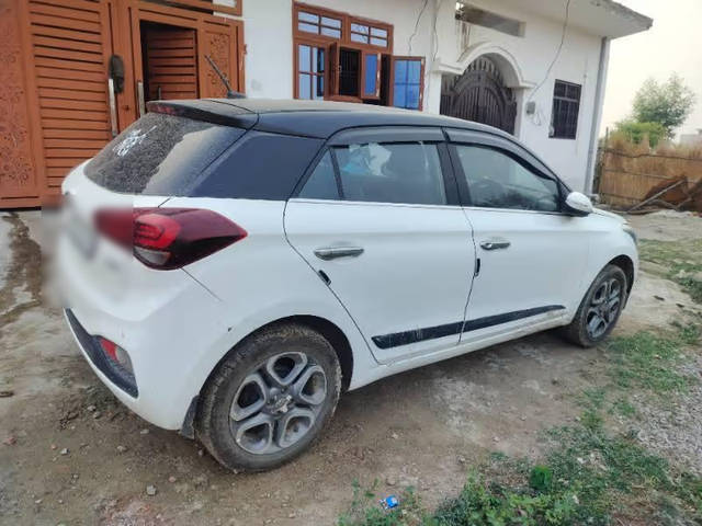 https://images10.gaadi.com/usedcar_image/4599576/original/4422eaa8-e11f-4bf1-a357-e056080c1f95.png?imwidth=6400