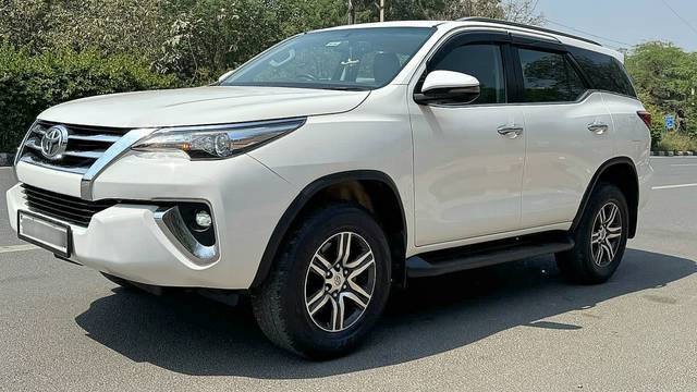 https://images10.gaadi.com/usedcar_image/4599589/original/bd33a06ef8adc385b763e46eb847b720.jpg?imwidth=6400