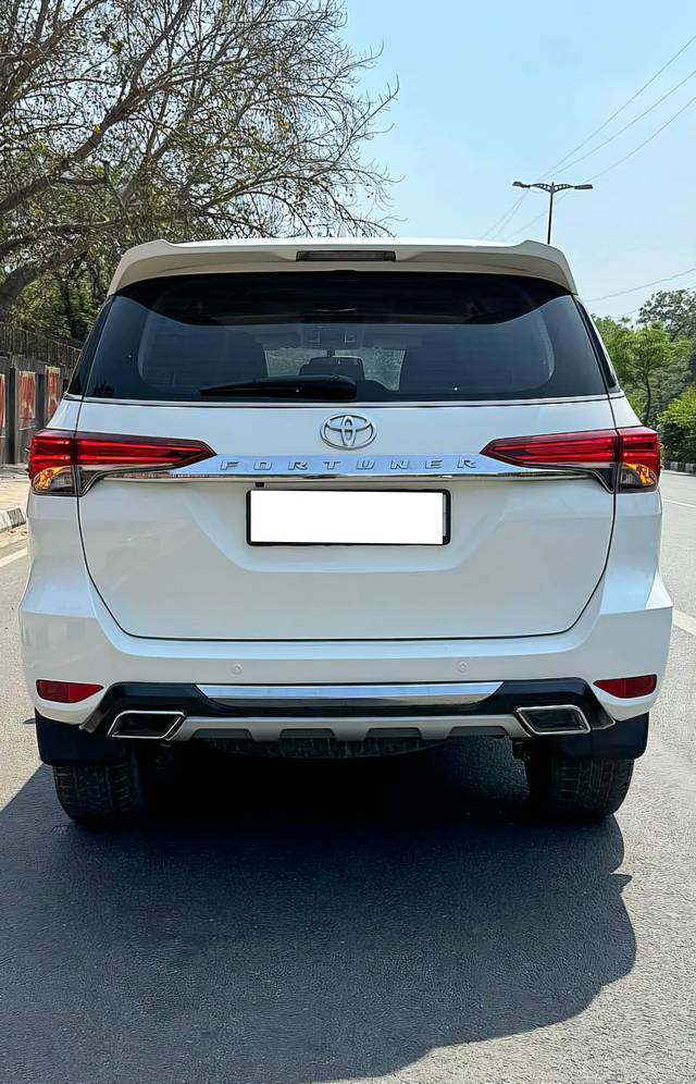 https://images10.gaadi.com/usedcar_image/4599589/original/processed_96722b4c03d844b2ac7720de9da00c77.jpg?imwidth=6401