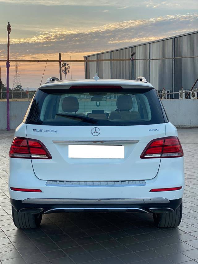 https://images10.gaadi.com/usedcar_image/4599600/original/processed_c175b380-3f6d-4a65-a40e-3de638720f5c.jpg?imwidth=6401