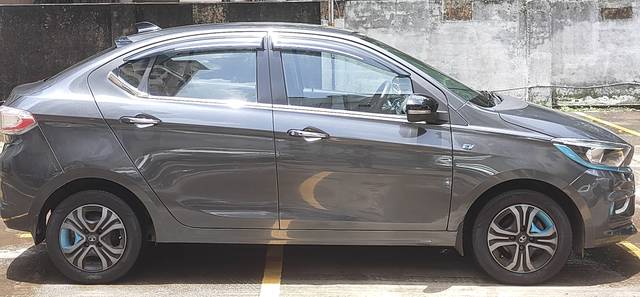 https://images10.gaadi.com/usedcar_image/4599607/original/0fe2c98a02f206e81bb4ce9902098ca3.jpeg?imwidth=6401