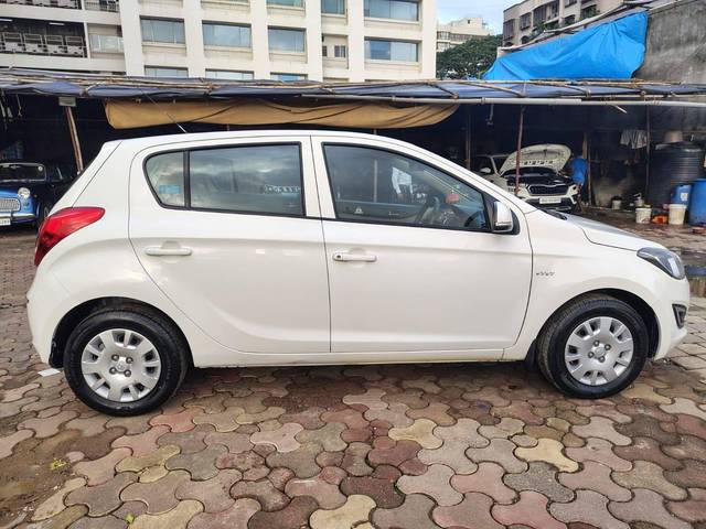 https://images10.gaadi.com/usedcar_image/4599616/original/processed_7f729cf89a294b9379e0c24898031b46.jpeg?imwidth=6401