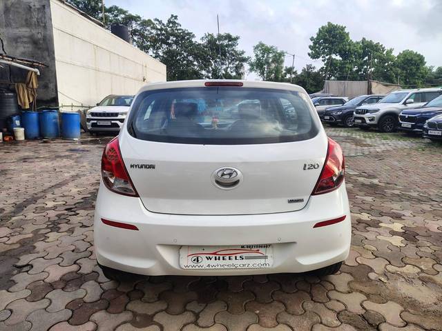 https://images10.gaadi.com/usedcar_image/4599616/original/processed_9e0be22d3f998ffcd2e1c1ac782d3411.jpeg?imwidth=6402