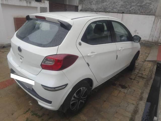 https://images10.gaadi.com/usedcar_image/4599617/original/processed_892c96c2-d3c0-47fb-9970-03dc41366c5d.jpg?imwidth=6400