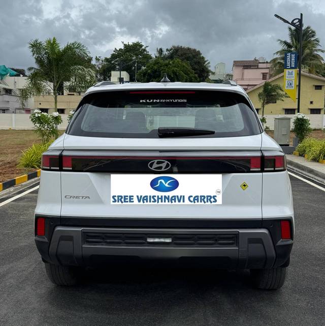 https://images10.gaadi.com/usedcar_image/4599623/original/processed_b8f9144869886531a68a7bbc2167fbe1.jpg?imwidth=6402