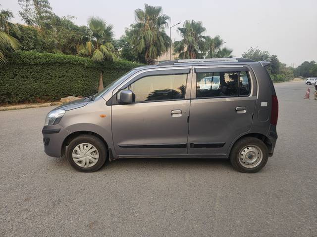 https://images10.gaadi.com/usedcar_image/4599632/original/b4d42f43d657306535e9f25d8c3648bc.jpg?imwidth=6402