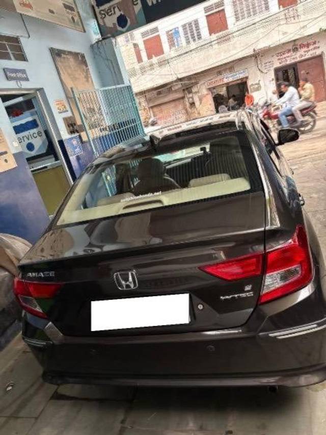 https://images10.gaadi.com/usedcar_image/4599639/original/processed_64246747-3922-45b3-80e7-021eb706dc43.jpeg?imwidth=6401