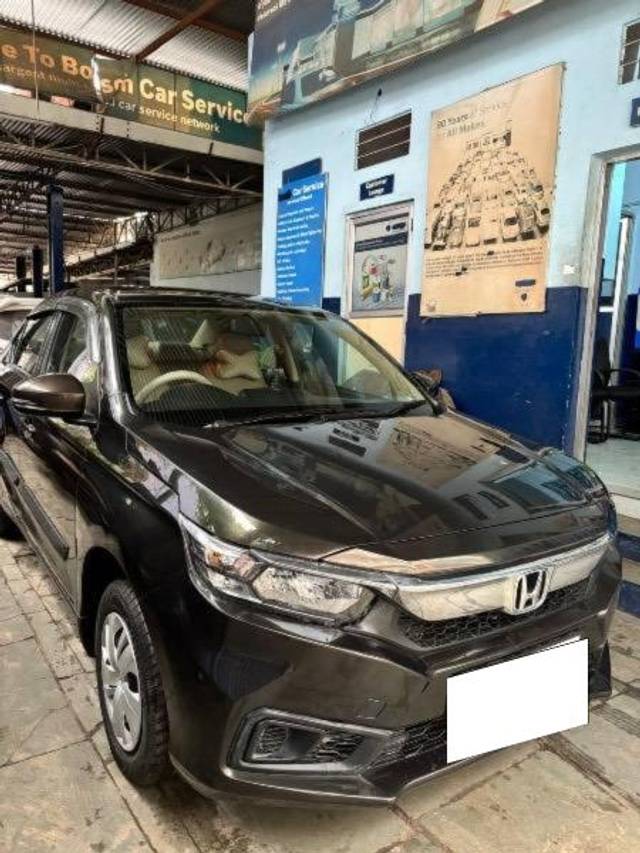 https://images10.gaadi.com/usedcar_image/4599639/original/processed_e6bb6676-457c-43ac-9f6c-d07d9bad02e5.jpeg?imwidth=6400
