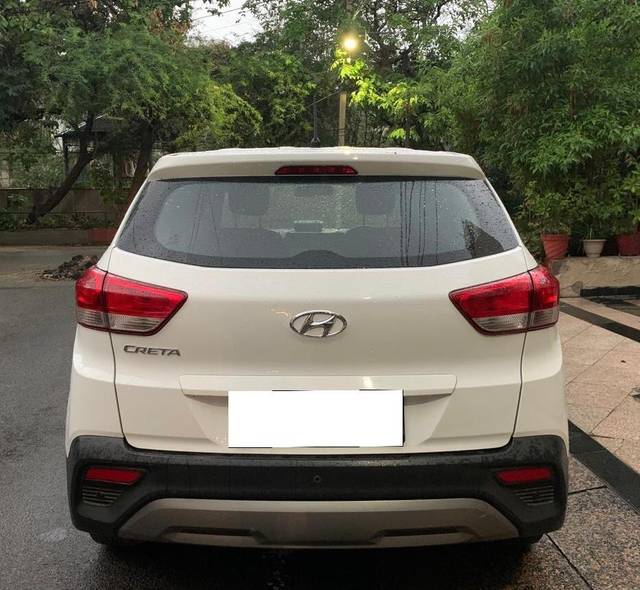 https://images10.gaadi.com/usedcar_image/4599642/original/processed_133be259f11af3254563297ee6760e08.jpg?imwidth=6402