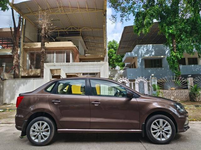 https://images10.gaadi.com/usedcar_image/4599687/original/9c82abda103e46efbbabd3e75de5570f.jpg?imwidth=6401