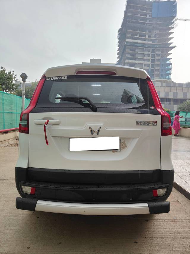 https://images10.gaadi.com/usedcar_image/4599689/original/processed_99c39397b553370a8c1e9d09dea77118.jpg?imwidth=6402