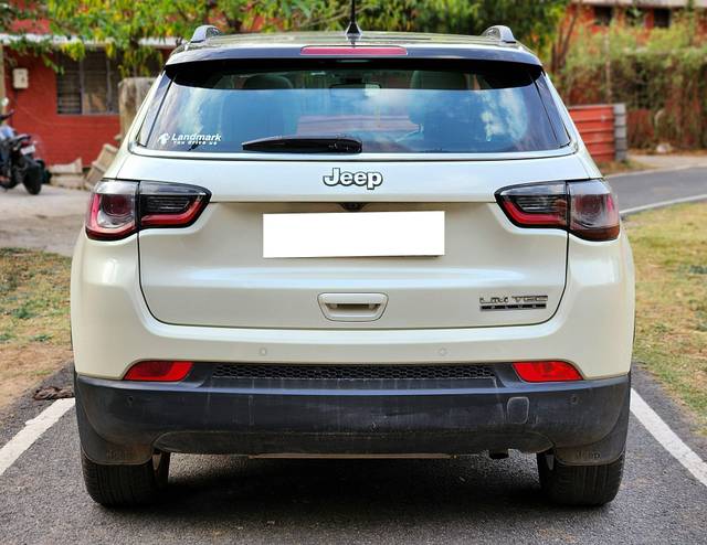 https://images10.gaadi.com/usedcar_image/4599690/original/processed_cc3ab0ca7a5f41a2c1f40025d6552be5.jpg?imwidth=6402