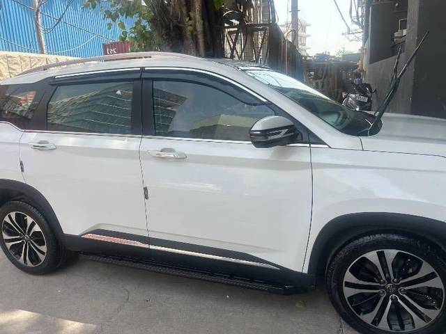 https://images10.gaadi.com/usedcar_image/4599741/original/processed_e467cbe6-5ae0-431f-8ee4-49b2963e0bff.jpeg?imwidth=6401