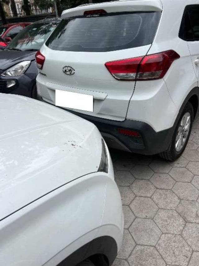 https://images10.gaadi.com/usedcar_image/4599789/original/processed_dd44c59b-a3b1-4d4d-b36a-9024487a8147.jpeg?imwidth=6402