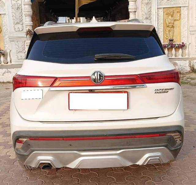 https://images10.gaadi.com/usedcar_image/4599798/original/processed_7040a2c83bd200eb85bc13050120e5c5.jpg?imwidth=6401