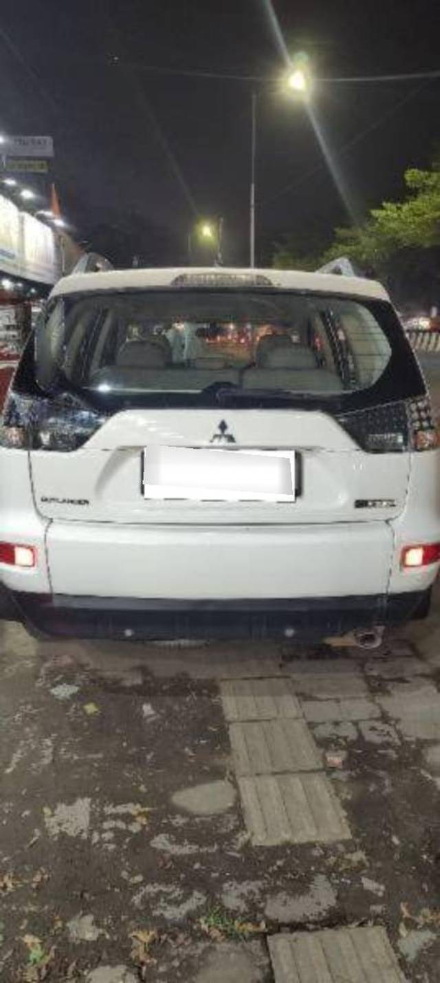 https://images10.gaadi.com/usedcar_image/4599808/original/processed_processed_0d837bc6-9ed5-41b0-a9c3-7a1dd921e5f3.jpg?imwidth=6400