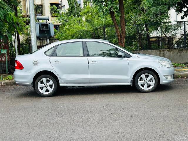 https://images10.gaadi.com/usedcar_image/4599811/original/ca9884e7651f11023ae1e2426a5fb59b.jpg?imwidth=6401