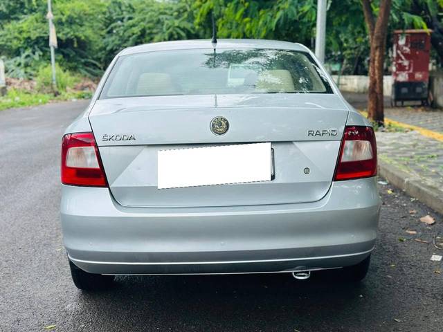 https://images10.gaadi.com/usedcar_image/4599811/original/processed_238b928deaf4c935cb7e40914344c5b7.jpg?imwidth=6402