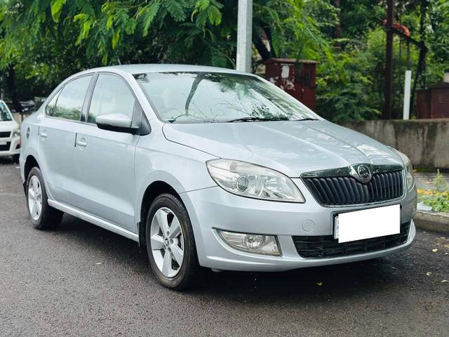 https://images10.gaadi.com/usedcar_image/4599811/original/processed_b8714b47feb80aacb28730a22a1b726c.jpg?imwidth=6400